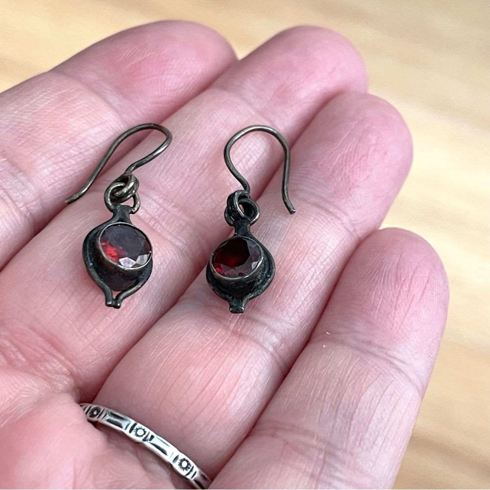 Vintage Old Pawn style red stone/glass dangle earrings garnet? - Picture 9 of 11
